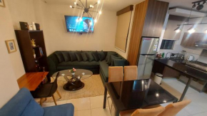 Lujoso Apartamento Nuevo, cerca de todo, moderno 100% amoblado con Netflix, Parqueo gratuito y WIFI. LUXURY